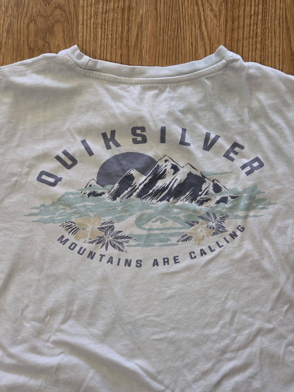Quiksilver White Graphic Short Sleeve T-Shirt Size S